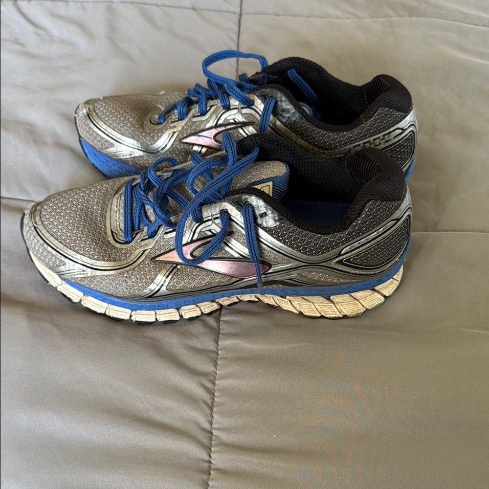 Brooks running shoes with blue and grey color scheme size 9